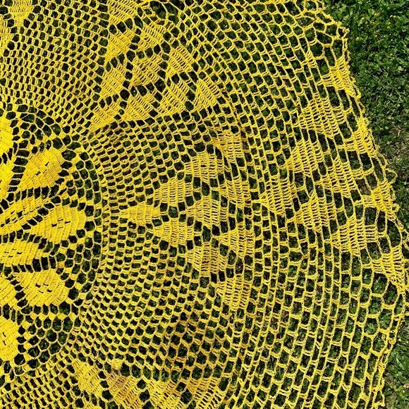 Crochet table cloth - Picture 3 of 7